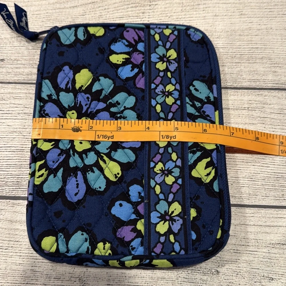 Vera Bradley zippered tablet/e-reader sleeve pouch - Picture 10 of 10